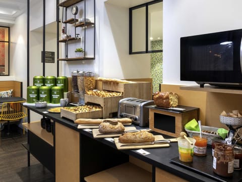 Free daily continental breakfast