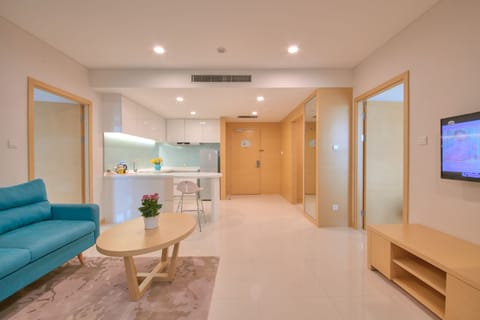 Suite, 2 Bedrooms | Minibar, in-room safe, desk, blackout drapes