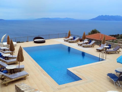 Seasonal outdoor pool, pool umbrellas, sun loungers