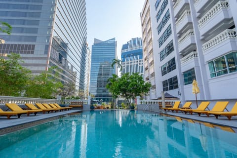 Outdoor pool, pool umbrellas, sun loungers