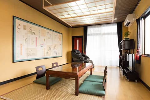 Private Vacation Home | Free WiFi, bed sheets