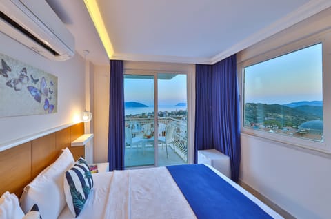 Standard Sea View Room | Minibar, in-room safe, soundproofing, rollaway beds