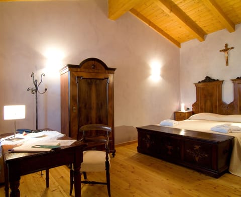 Minibar, desk, soundproofing, free WiFi