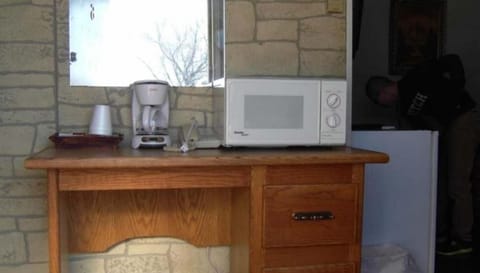 Standard Single Room, 1 Queen Bed | Microwave