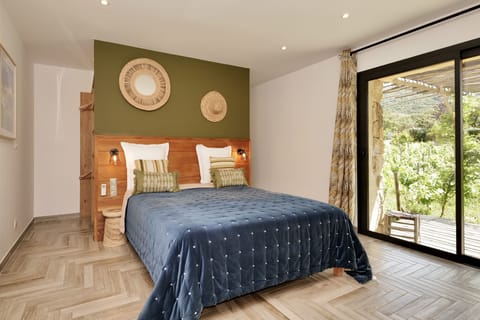 Superior Triple Room | Premium bedding, desk, free WiFi, bed sheets