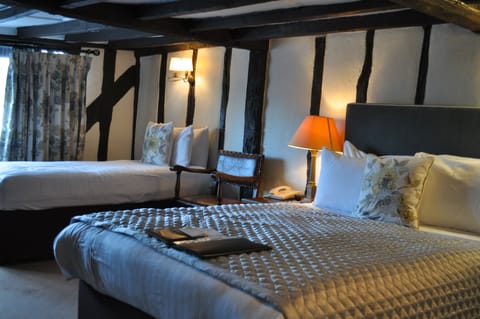 Superior Room, 2 Twin Beds, Non Smoking | Premium bedding, desk, iron/ironing board, free WiFi