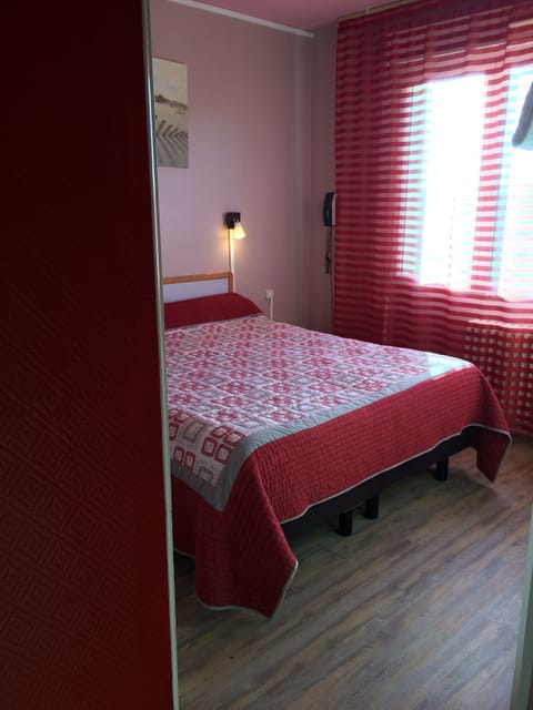 Standard Double or Twin Room, Ensuite | Iron/ironing board, free WiFi