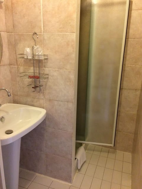 Standard Double or Twin Room, Ensuite | Bathroom | Shower, hair dryer, towels