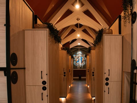 Chapel Experience - Gallery (Sleeps 28) | In-room safe, free WiFi, bed sheets