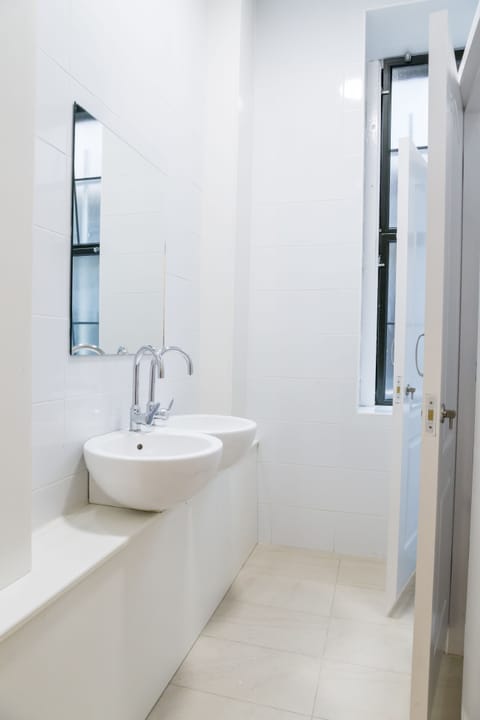 Superior Room (Private) | Bathroom | Shower, rainfall showerhead, hair dryer