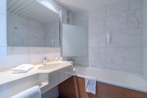 Desk, blackout drapes, soundproofing, cribs/infant beds