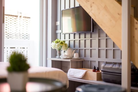 Family Suite, Private Bathroom, Corner | Living room