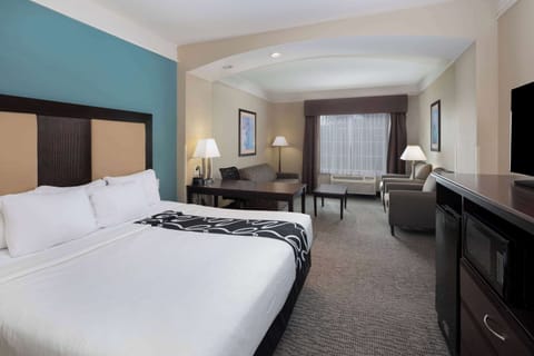 Deluxe Room, 1 King Bed, Non Smoking | Premium bedding, pillowtop beds, desk, soundproofing