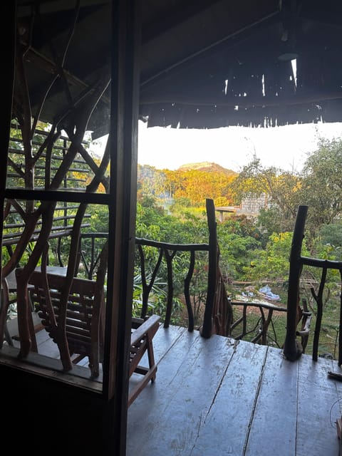 Traditional Tree House, 1 Queen Bed, Mountain View | Living area