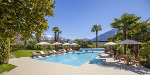 Seasonal outdoor pool, pool umbrellas, sun loungers