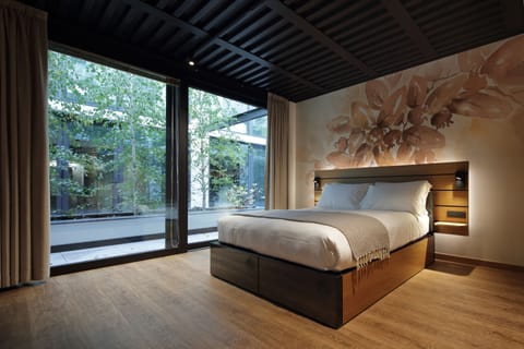 Classic Double Room with Double or Twin beds | Minibar, in-room safe, individually decorated, individually furnished