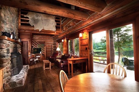 Wright Cabin 4 Bedroom, 4 Bath | Living area | 32-inch flat-screen TV with cable channels