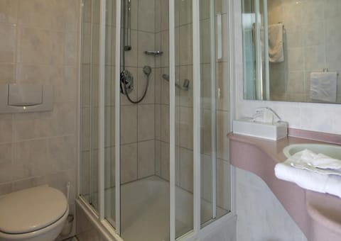 Comfort Double Room, 1 Queen Bed, Vineyard View, Slope side | Bathroom | Shower, hair dryer, towels, soap