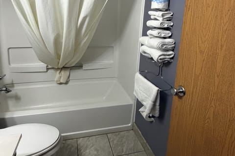 Standard Room, 2 Queen Beds, Non Smoking | Bathroom | Free toiletries, towels