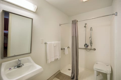 Room, 2 Double Beds, Roll-in Shower, Non Smoking | Bathroom | Combined shower/tub, free toiletries, hair dryer, towels