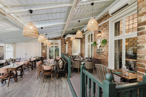 Breakfast, lunch, dinner served; British cuisine 