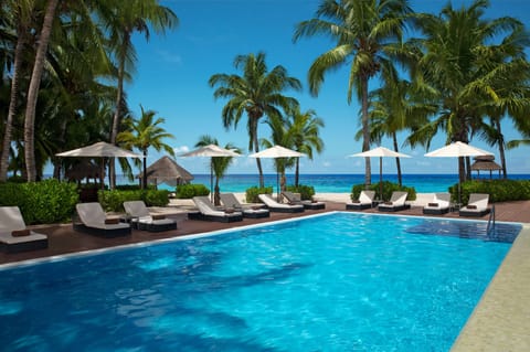 3 outdoor pools, sun loungers