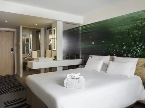 1 bedroom, premium bedding, in-room safe, desk