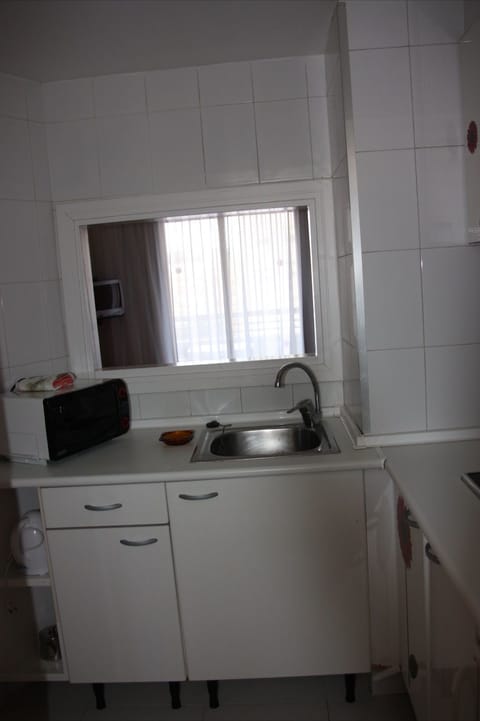 Full-size fridge, microwave, stovetop, electric kettle