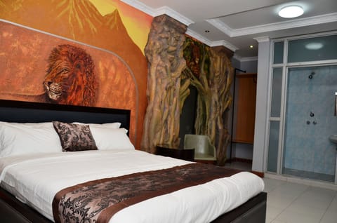 Design Room (Safari) | Premium bedding, in-room safe, desk, blackout drapes
