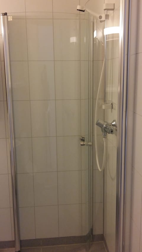 Deluxe double 4 | Bathroom shower