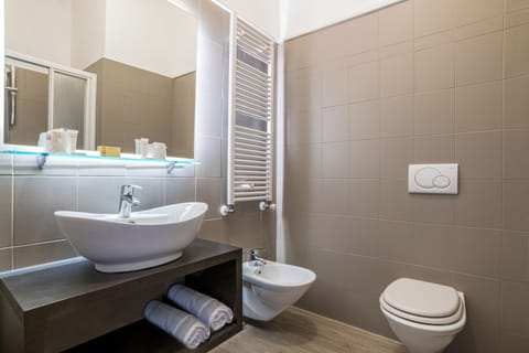 Deep soaking tub, free toiletries, hair dryer, bidet