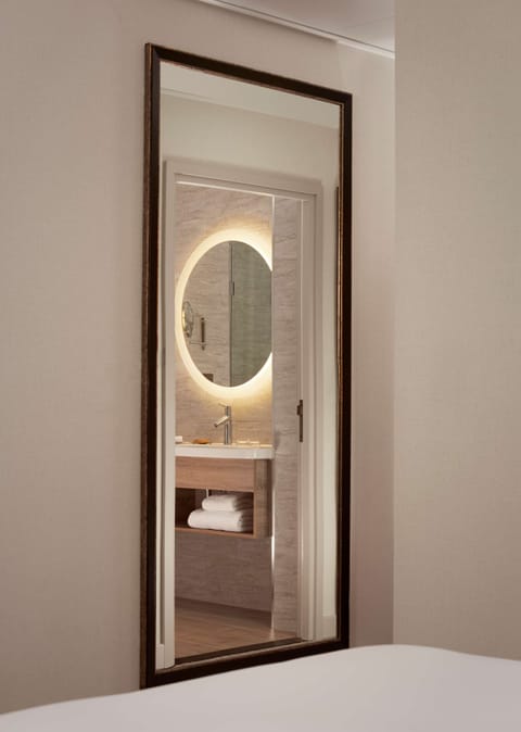 Hypo-allergenic bedding, in-room safe, desk, laptop workspace