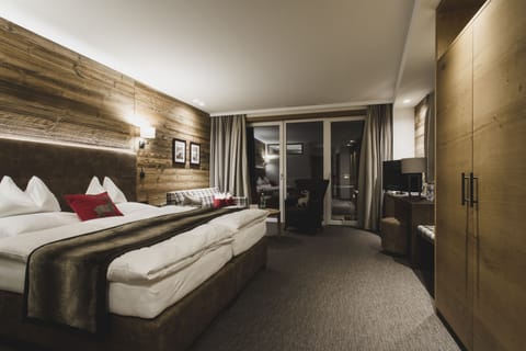 Superior Double Room | Premium bedding, in-room safe, individually furnished, desk