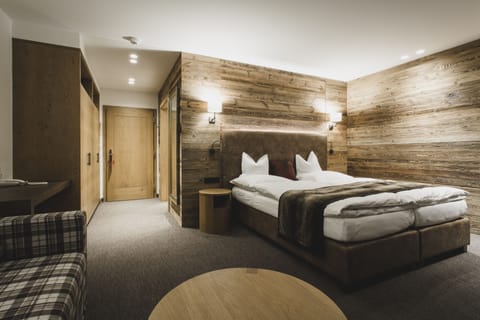 Premium Double Room | Premium bedding, in-room safe, individually furnished, desk