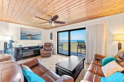 Apartment (2 Bedrooms) | Living area | Flat-screen TV, DVD player