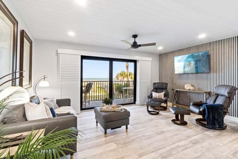 Apartment, 2 Bedrooms, Pets Allowed, Ocean View | Living area | Flat-screen TV, DVD player