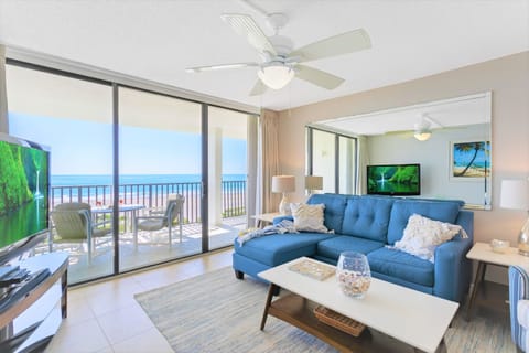 Premium Condo, 2 Bedrooms, Oceanfront | 2 bedrooms, individually decorated, individually furnished