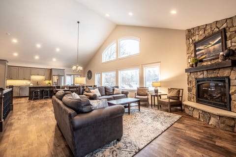 Superior Room, Multiple Beds | Living area | Flat-screen TV