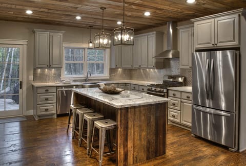 5 Bdrm on Nokomis at Grand View Lodge | Living area | Flat-screen TV