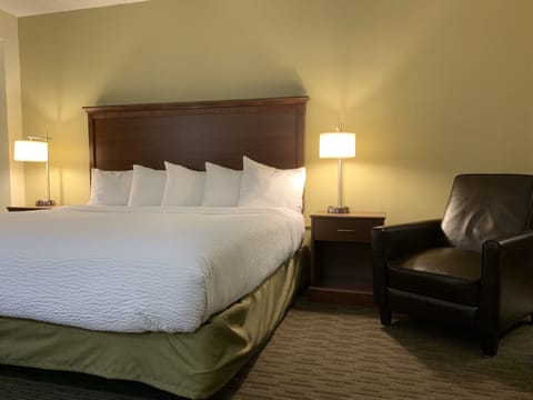 Standard Room, 1 King Bed | Desk, iron/ironing board, free WiFi, bed sheets