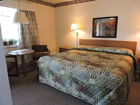 Standard Room, 1 King Bed | Free WiFi, bed sheets