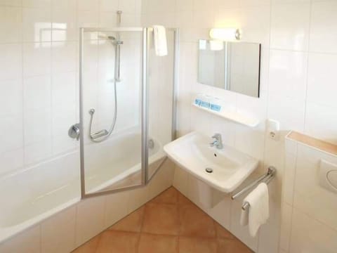 Family Room, 1 Bedroom, Balcony, Mountain View | Bathroom | Free toiletries, hair dryer, towels