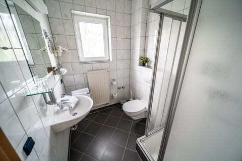 Double Room | Bathroom amenities | Shower, free toiletries, hair dryer, towels