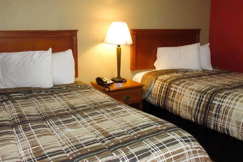 Standard Room, 2 Double Beds, Non Smoking | Desk, cribs/infant beds, rollaway beds, free WiFi