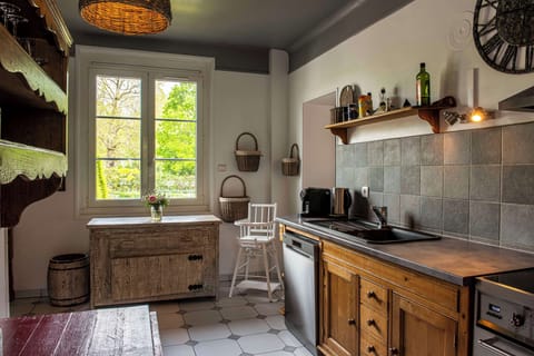Villa (La Grande Maison) | Private kitchenette | Highchair