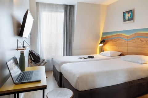 Premium bedding, desk, blackout drapes, soundproofing