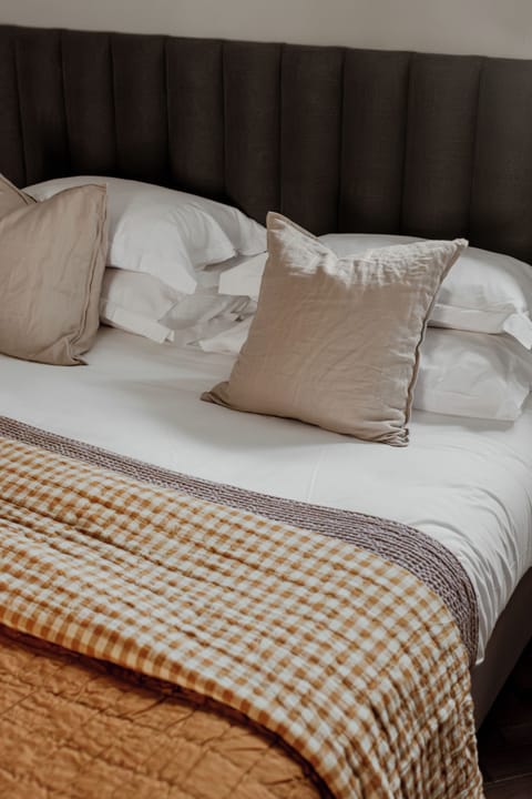 Deluxe Apartment, 1 Bedroom, Kitchen | In-room safe, soundproofing, iron/ironing board, free WiFi