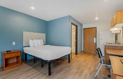 Standard Studio, Non Smoking, Refrigerator & Microwave | Desk, laptop workspace, iron/ironing board (on request), WiFi (free)