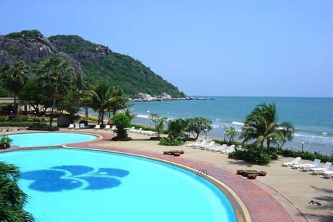 Outdoor pool, sun loungers