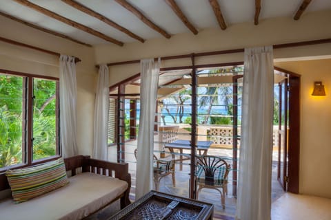 Superior Triple Room, 1 Bedroom, Ocean View | Living area